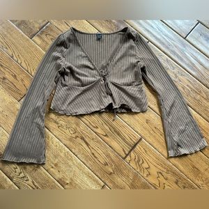 Long sleeve crop top, V neck